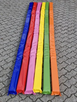 Softpoles voor paardentraining in verschillende kleuren
